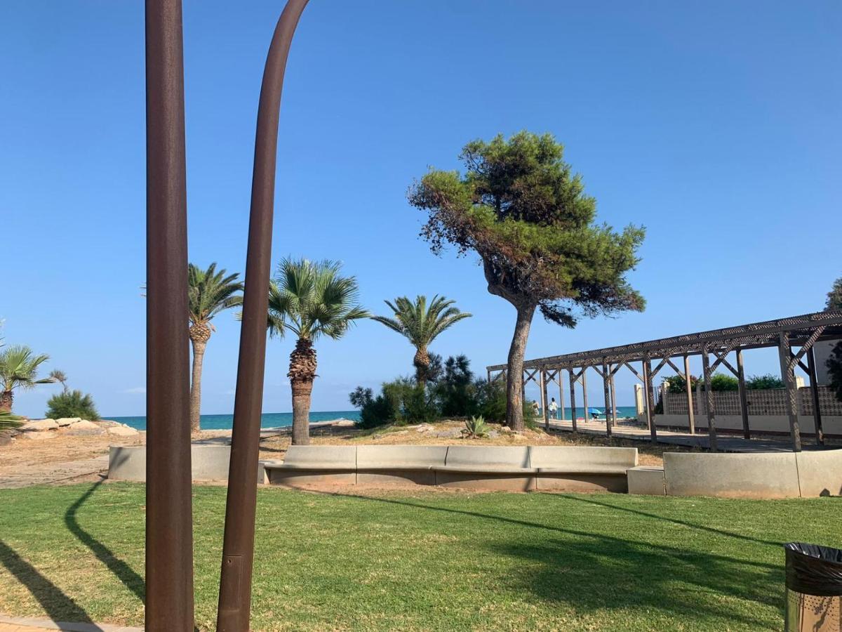Beachfront Apartment With A Private Garden On The Ground Floor Moncofar Exterior photo
