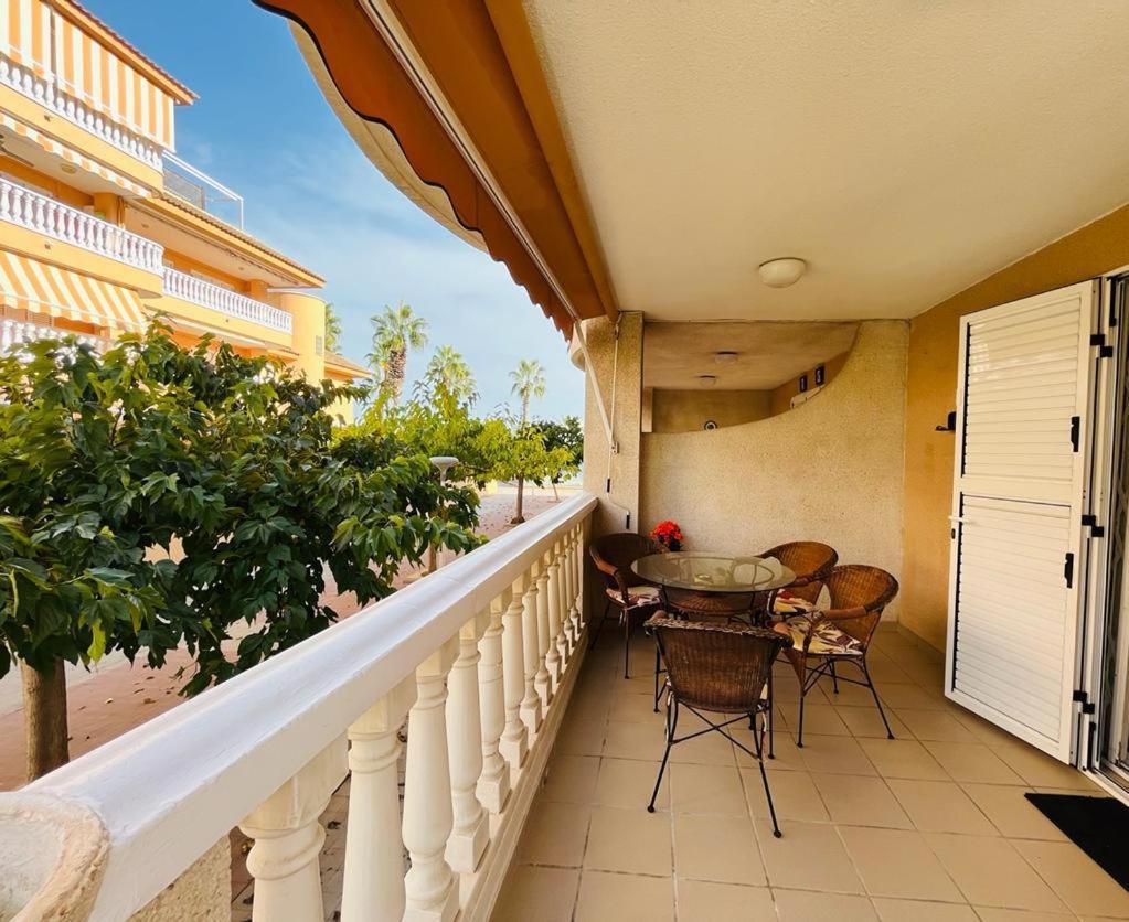 Beachfront Apartment With A Private Garden On The Ground Floor Moncofar Exterior photo